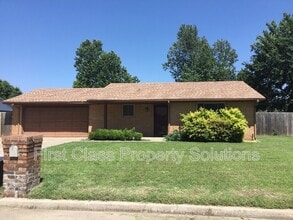 Building Photo - 2807 S Estate Dr
