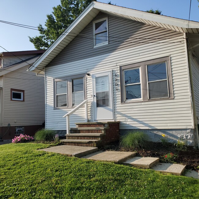 Building Photo - 6805 Flowerdale Ave