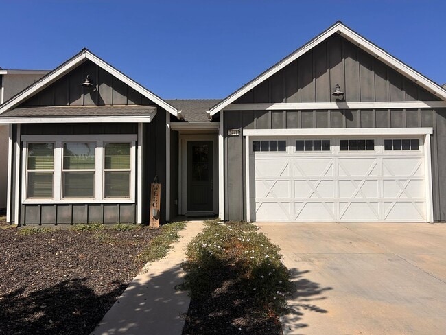 Building Photo - Nice home for rent in Visalia