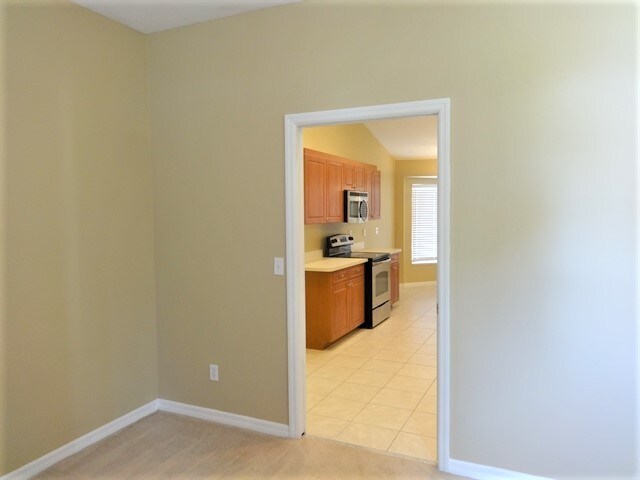 Foto del edificio - 5509 NW Commodore Terrace