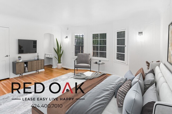 Foto del edificio - One of a Kind, Spacious Three-Bedroom Dupl...