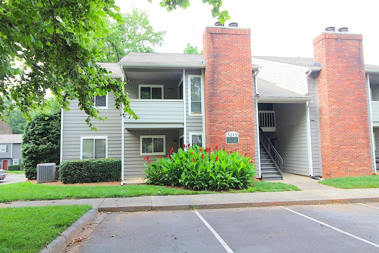 Primary Photo - 2 Bedroom Condo In South Park!