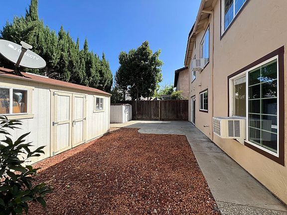 Building Photo - 2840 Rainview Dr