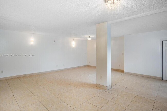 Foto del edificio - 3553 Magellan Cir