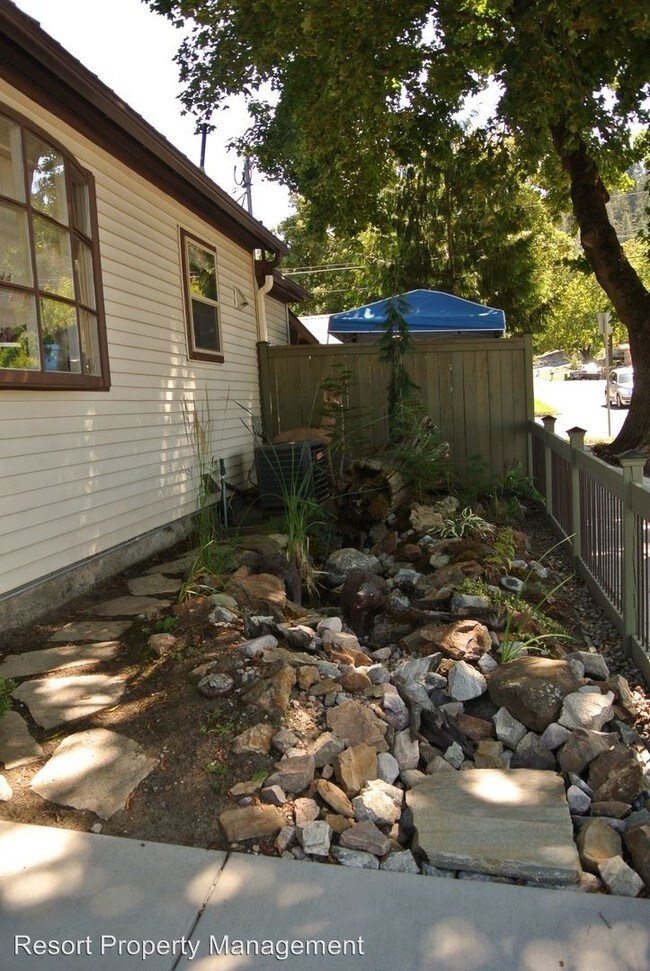 Building Photo - 2 br, 1 bath  - 802 E Bancroft Ave