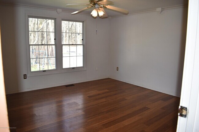 Building Photo - 801 Maple Ave