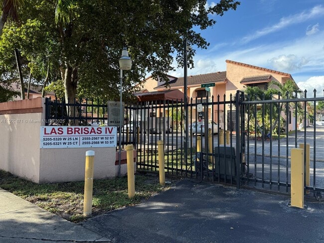 Building Photo - 2555 W 53rd St