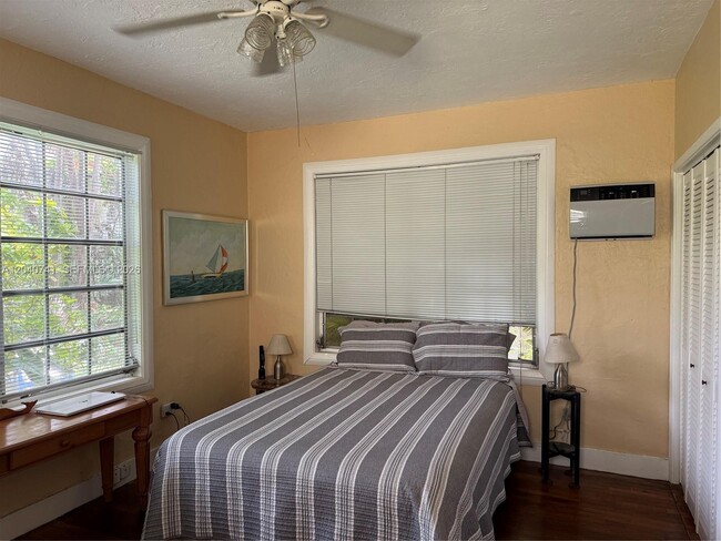 Building Photo - 1209 Aguila Ave