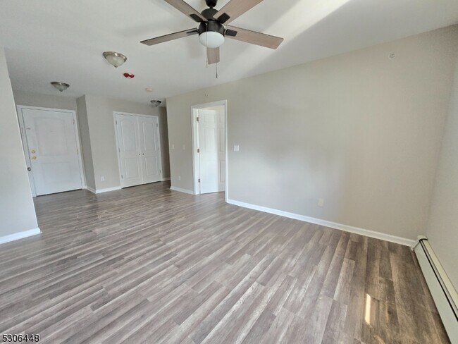 Foto del edificio - 158 N 8th St