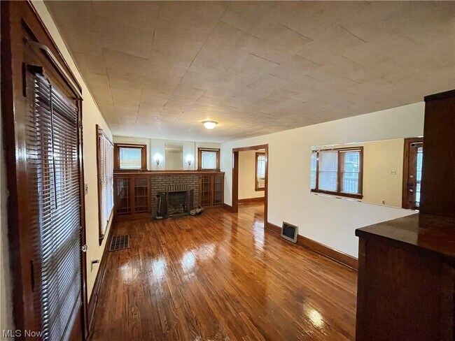 Building Photo - 1329 Honodle Ave
