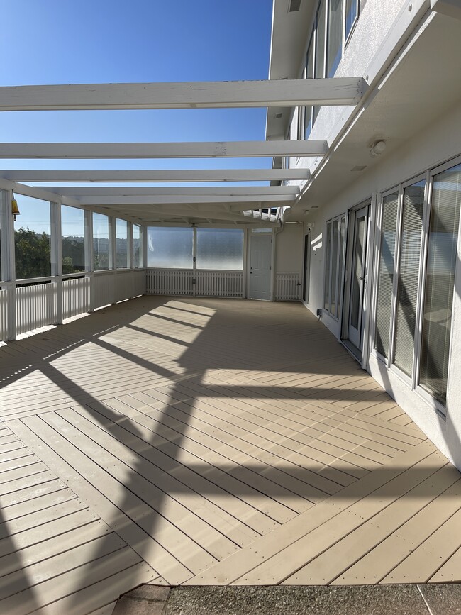 Foto del edificio - 633 Rocca Ave