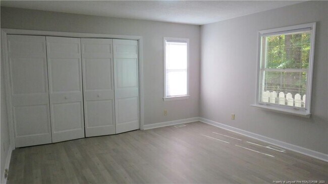 Building Photo - 425 Harbor Trce