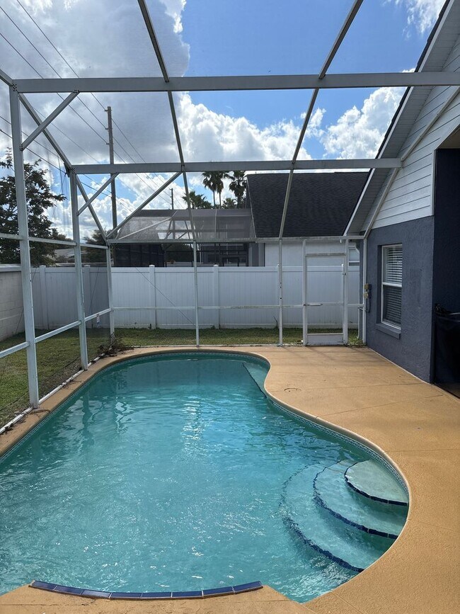 Foto del edificio - Spacious 4-Bedroom Pool Home in Indian Cre...