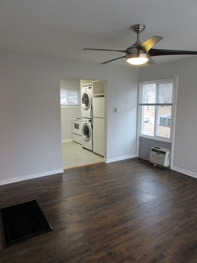 Living Room In - 1507 West 22nd Terrace