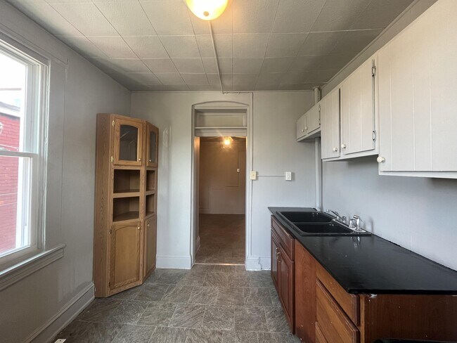 Foto del edificio - 714 W Poplar St