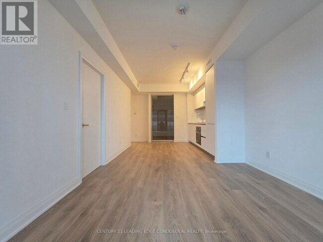 Photo du bâtiment - 4015 The Exchange