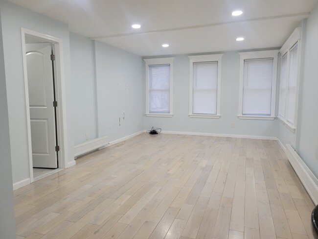 Building Photo - 75 Saint Johns Pl