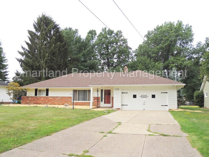 Primary Photo - 376 Royal Oak Blvd