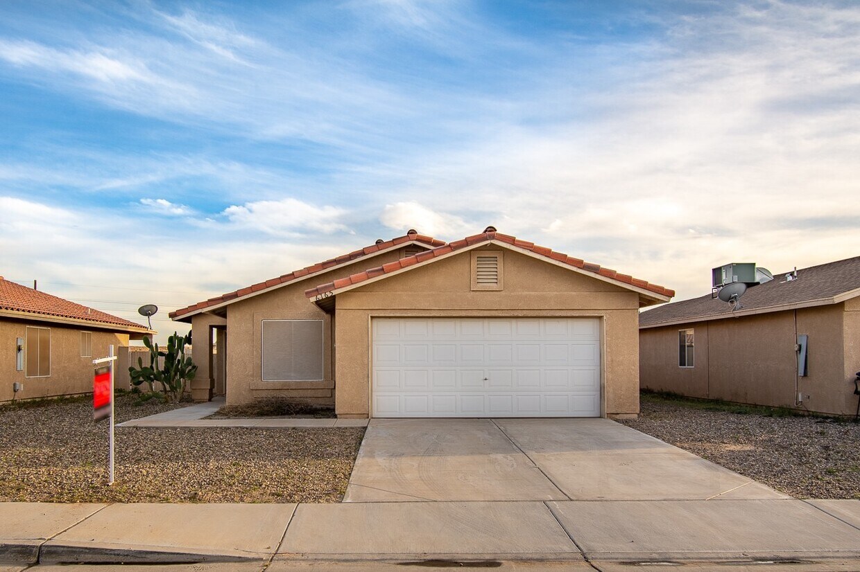 Foto principal - 3 BED 2 BATH IN OCOTILLO!