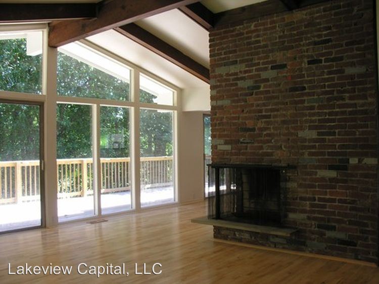 Primary Photo - 132 Lakeview Dr