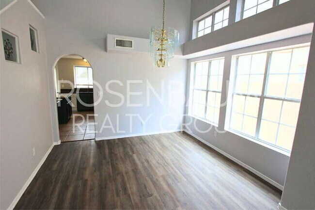 Foto del edificio - 1115 S Tiago Dr