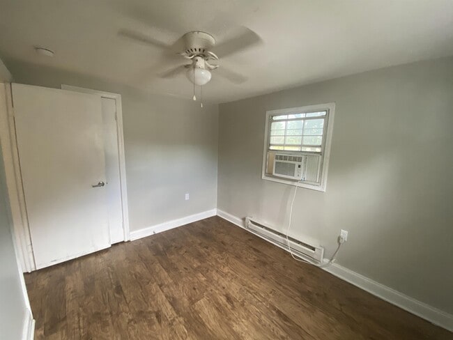Foto del edificio - 2205 Russelldale Ave