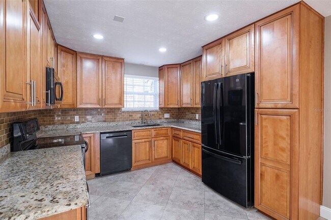 Foto del edificio - 4388 Lake Underhill Rd