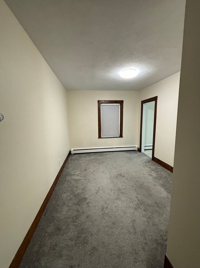 Building Photo - 16 Maple St