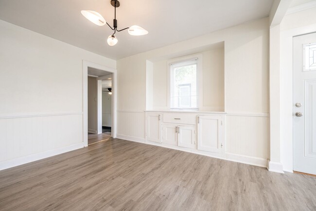 Building Photo - Newly Renovated 3 Bedroom Indianapolis Home!