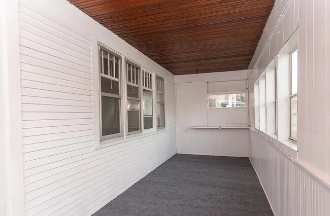 Foto del edificio - 1130 Lafayette Ave SE