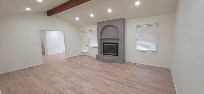 Foto del edificio - 1603 E Woodgate St