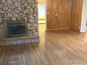 Foto del edificio - 537 Plainview Rd