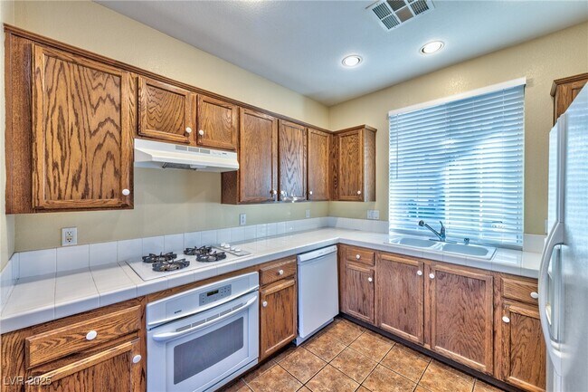 Foto del edificio - 6236 Huntington Ridge Ave