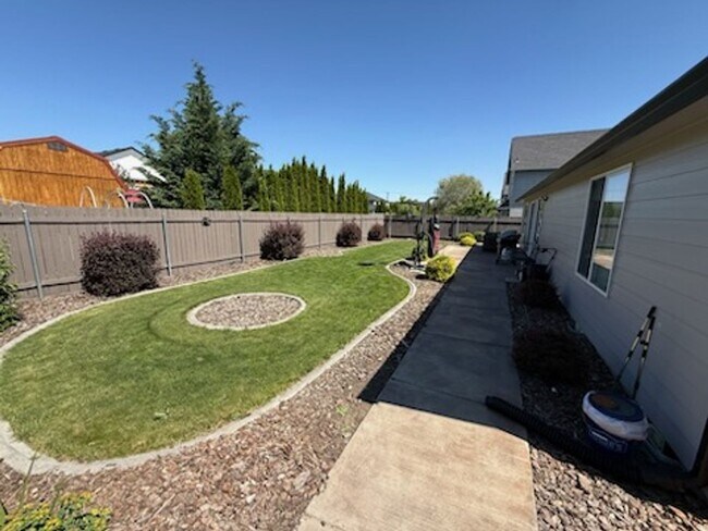 Foto del edificio - Single Story Home in Quiet Family Friendly Neighborhood