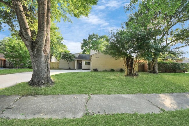 Foto del edificio - 11923 Briar Forest Dr