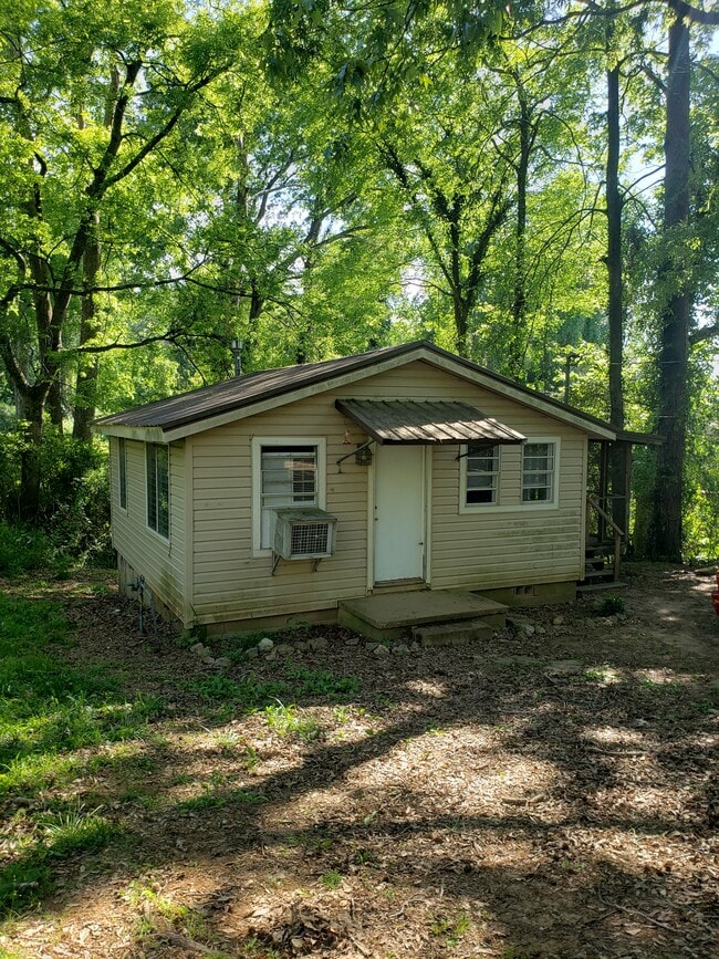 Building Photo - 200 Sanders Hill Dr