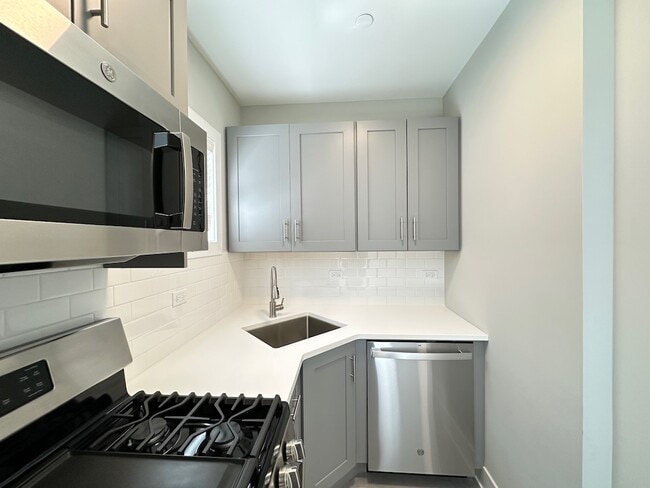 Building Photo - 1137 Oak Ave