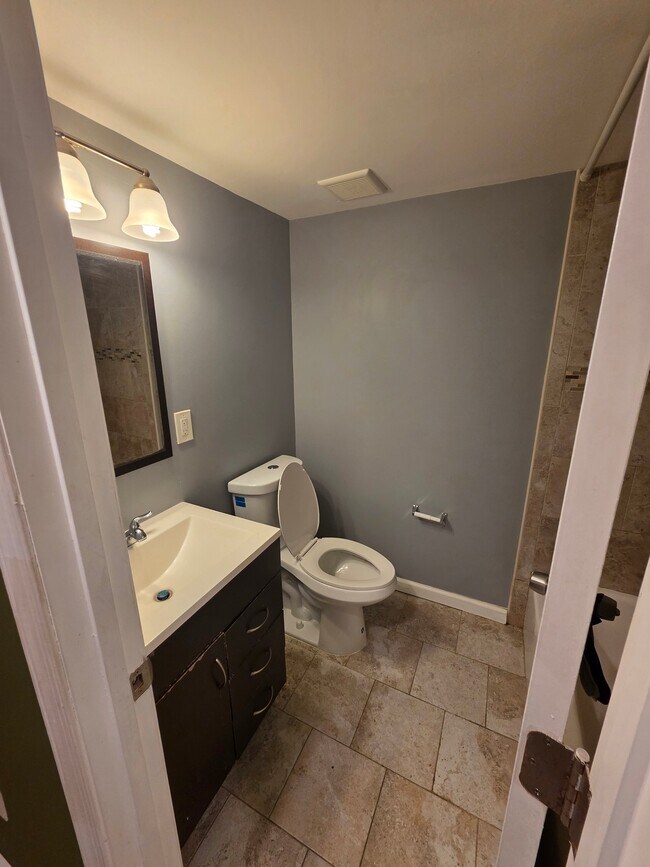 Foto del edificio - 7509 Lenham Dr