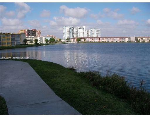 Foto del edificio - 1591 NE Miami Gardens Dr