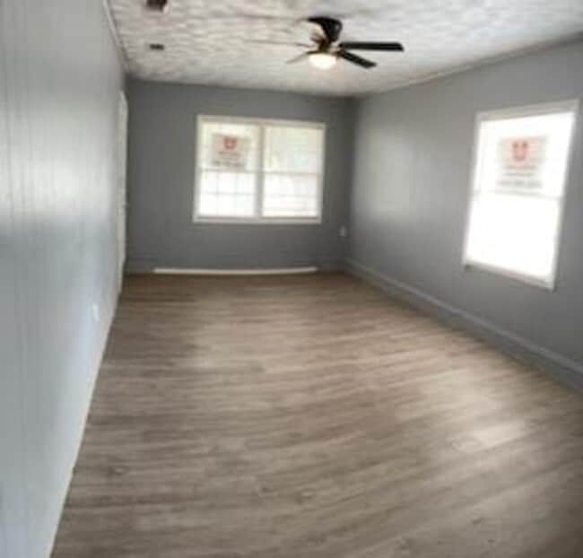 Building Photo - $0 First Month's Rent / $0 Deposit at Move-in