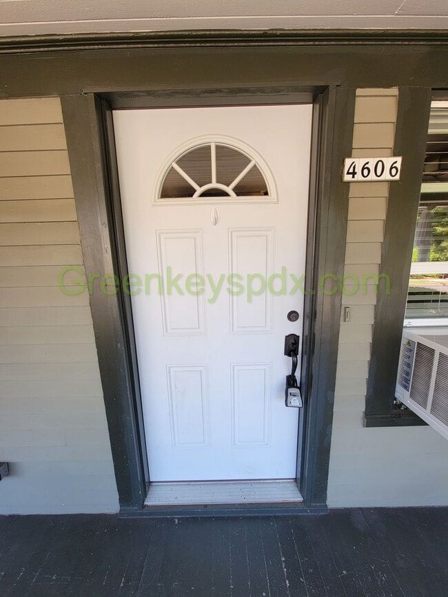 Building Photo - Amazing 1-Bedroom Unit in a Side-by-Side D...