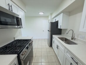 Building Photo - 2209 Mission Hill Dr
