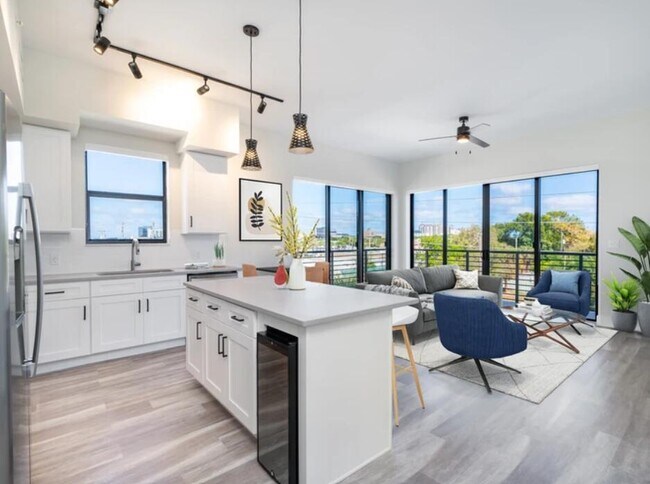 Building Photo - 1301 Alpha St