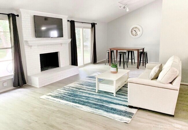 Foto del edificio - 9426 Robert Burns Ct