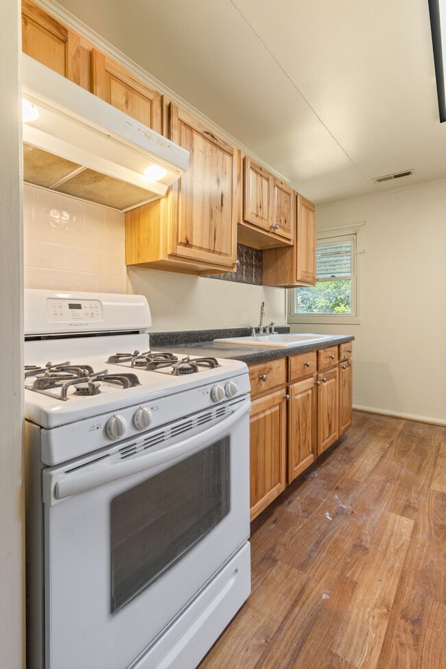 Building Photo - 1110 Huber Ave