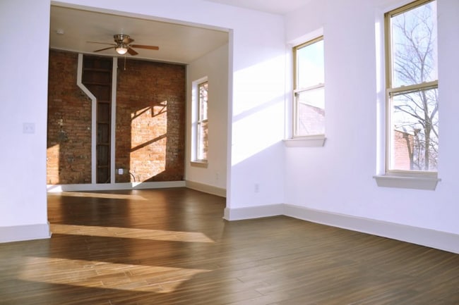 Building Photo - 445 W McMicken Ave