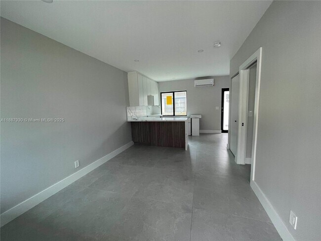 Foto del edificio - 1050 NE 9th Ave