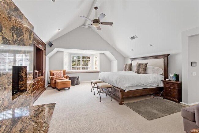 Foto del edificio - 24308 Bridle Trail Rd
