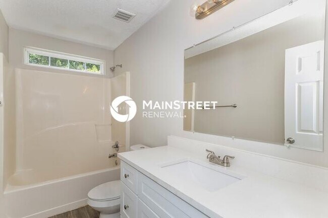 Foto del edificio - 4 Bedroom Pet-Friendly Home in ATLANTA, GA...