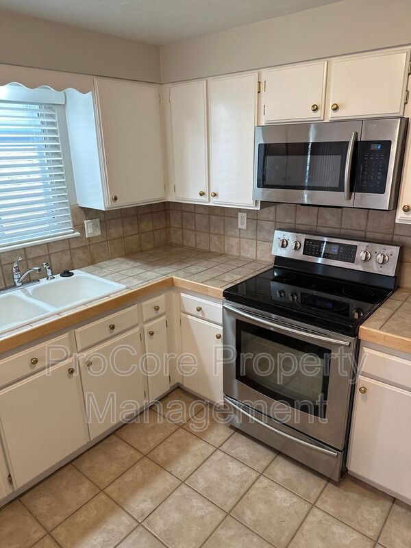 Building Photo - 10360 W La Hontan Dr